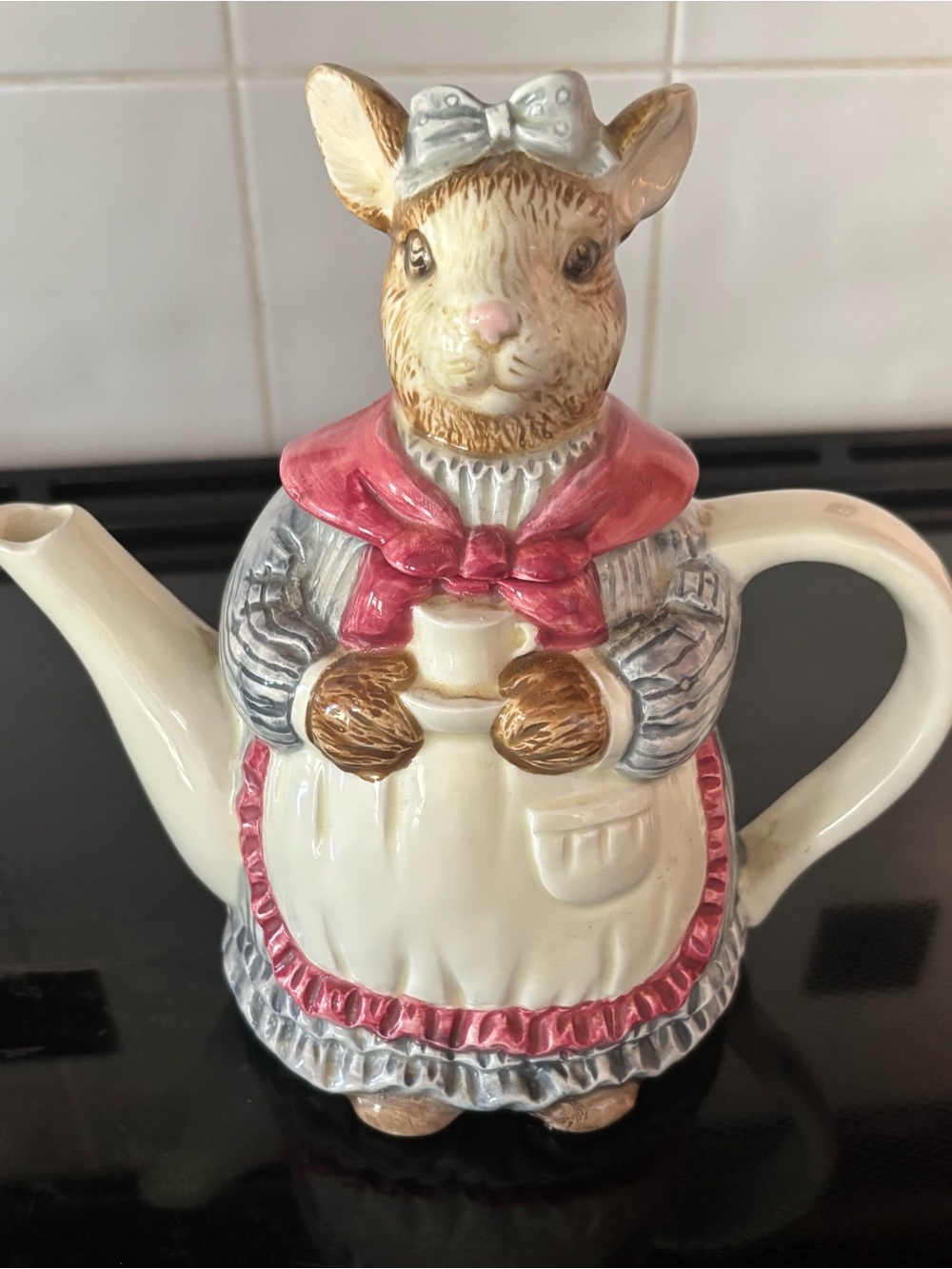 Mrs Bunny- Ceramic Teapot- vintage